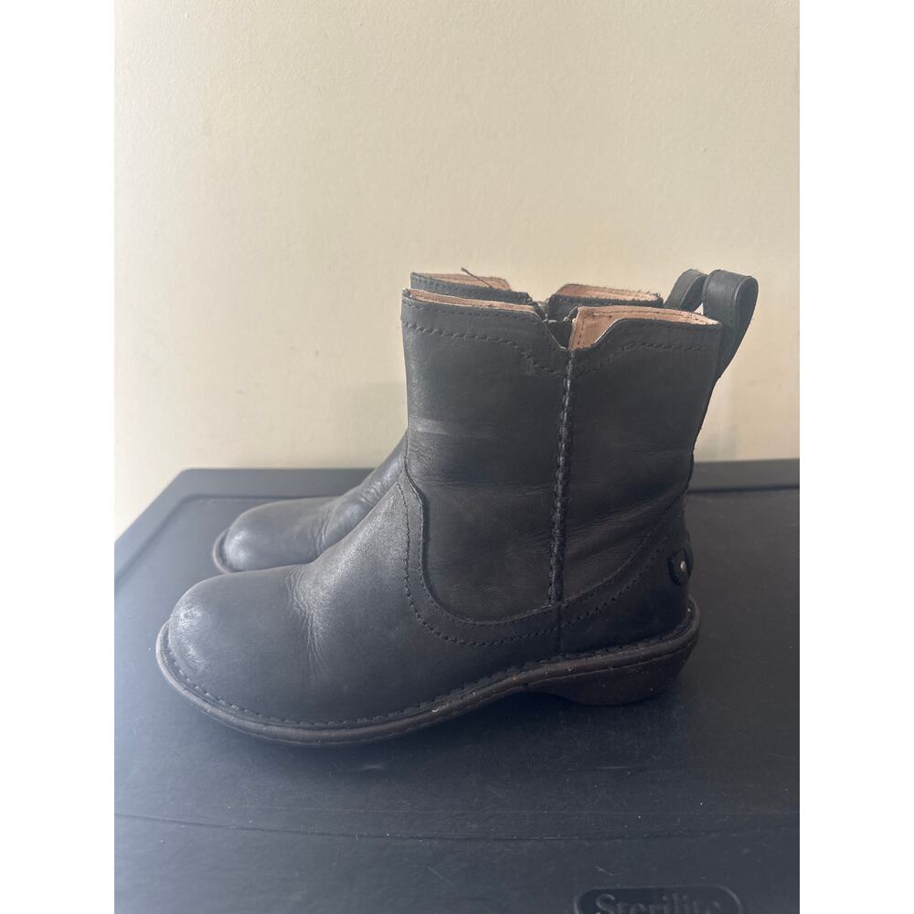 Ugg Neevah Short Boots Black Leather Ankle Zip Sheepskin Lined 1004177 Womens 5